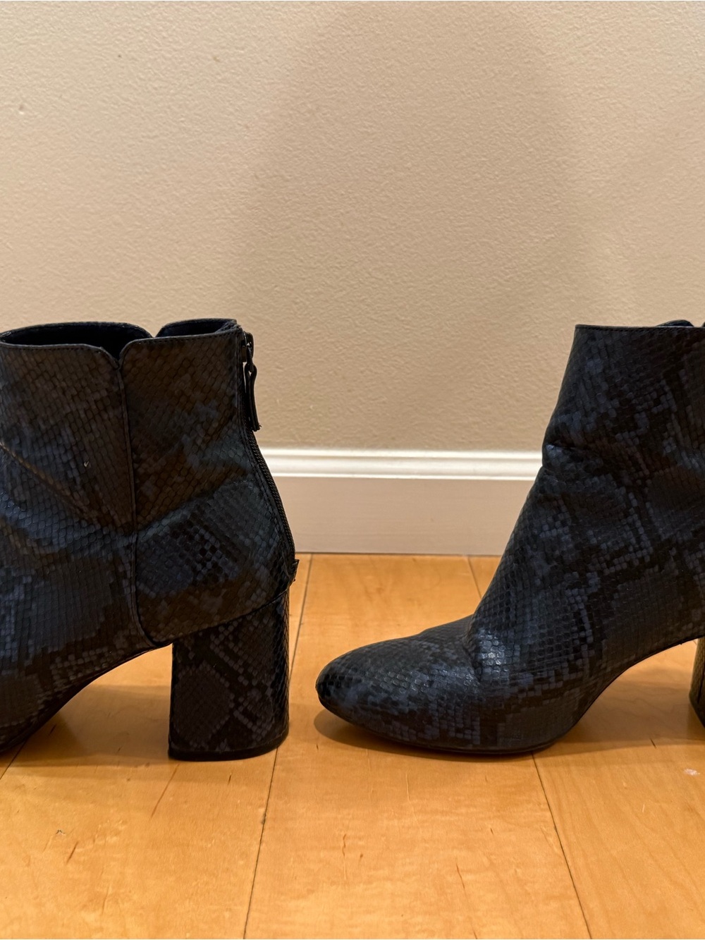 Old Navy Black Snake-Print Block Heel Ankle Booties - Picture 3 of 4